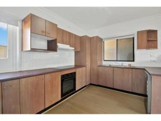 View profile: Spacious Apartment in a Sought-After Mount Keira Location
