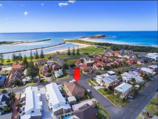 View profile: Coastal Convenience Just Moments from the Beach & Lake Foreshore