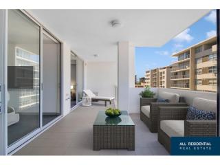 View profile: Refined Coastal Living with Expansive Proportions and Designer Finishes