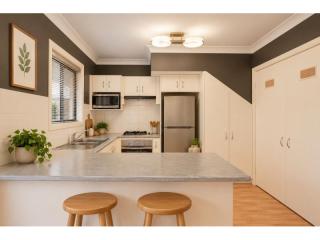 View profile: Stylish Loft Apartment in the Heart of Wollongong