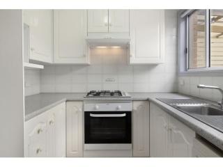 View profile: Stylish & Sunlit Townhouse in a Prime Location