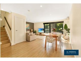 View profile: Modern Townhouse in a Convenient Coniston Location