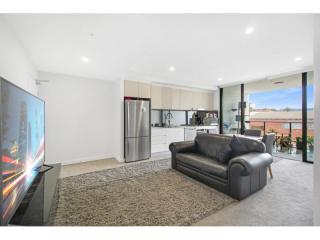 View profile: Modern CBD Apartment Just Moments from the Beach