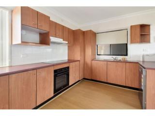 View profile: Spacious Apartment in a Sought-After Mount Keira Location